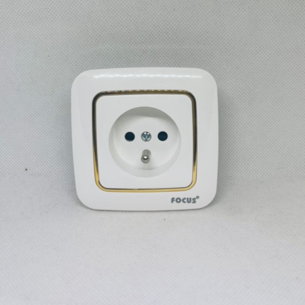 Prise 2P+T encastrée