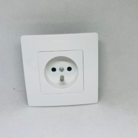 Prise 2P+T encastrée