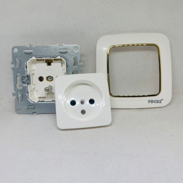 Prise 2P+T encastrée – Image 2