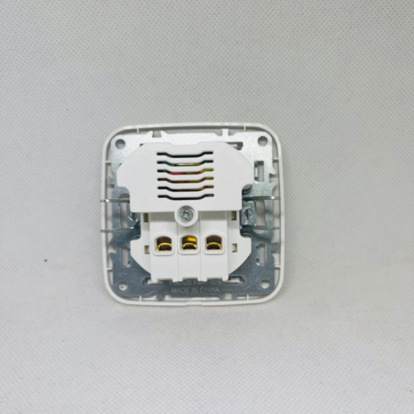Prise 2P+T+USB encastrée – Image 3